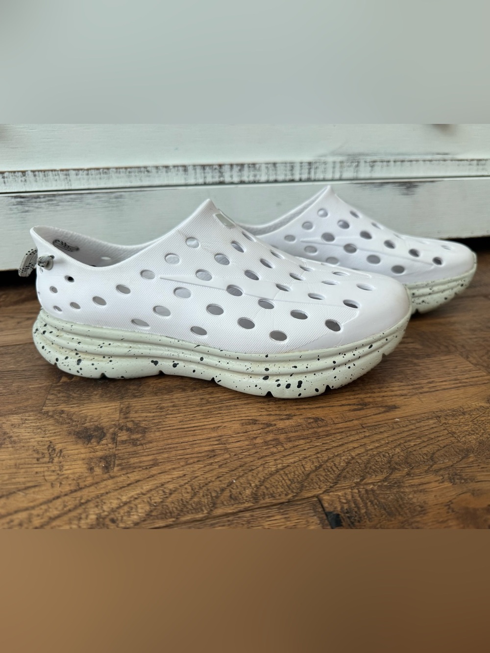 Kane Footwear Revive Unisex Recovery Shoes White Gray Speckle Men 6 Women's 8